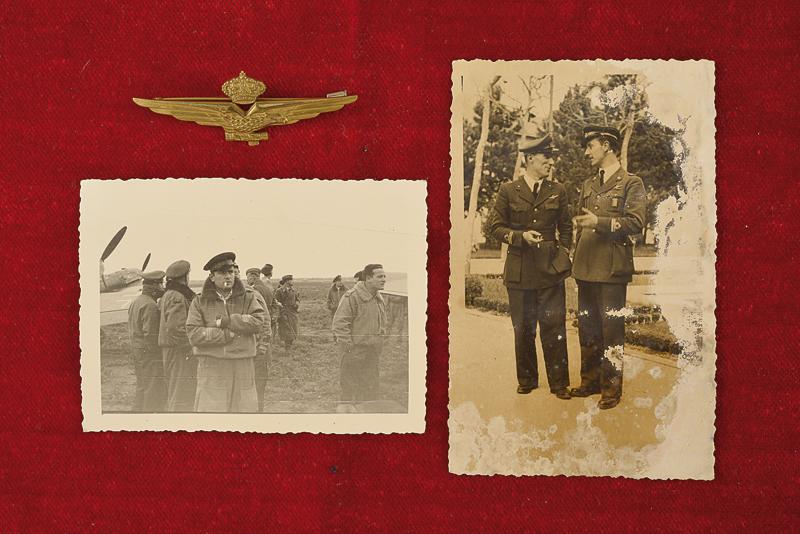 Brevetto da pilota della Regia Areonautica e due foto d'epoca