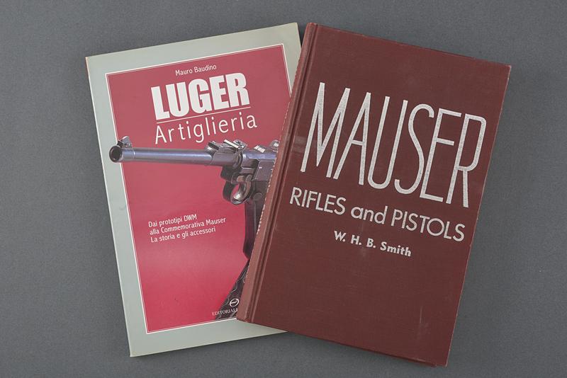 Lotto di due libri su Luger e Mauser 