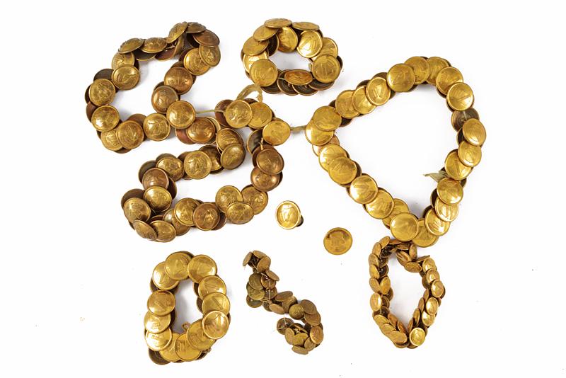Grande lotto di bottoni con stemma dei Conti Ceccopieri
