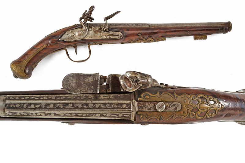 Interessante pistola a pietra focaia con resti di firma