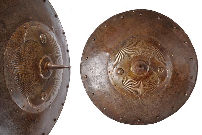 Interessante scudo realizzato con un krug (pettorale)