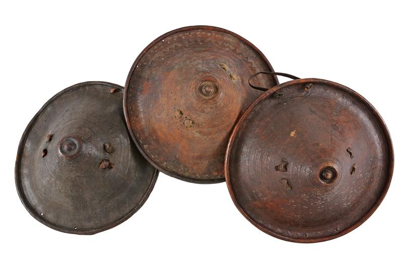 Lotto di tre scudi tigrini