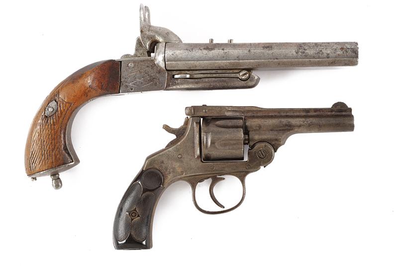 Revolver a percussione centrale e pistola a spillo a due canne
