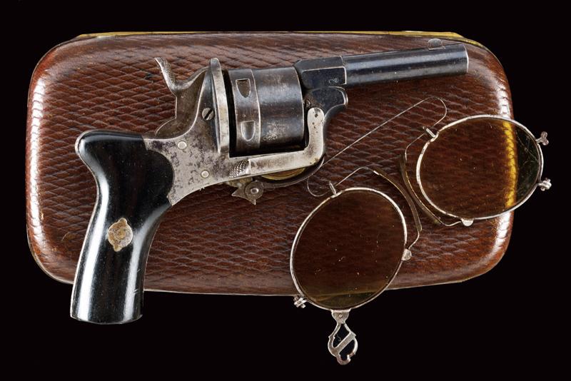 Revolver a percussione anulare sul tipo Galand Le Mignon in custodia con occhiali