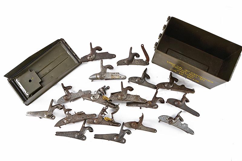 Lotto di diciassette batterie militari