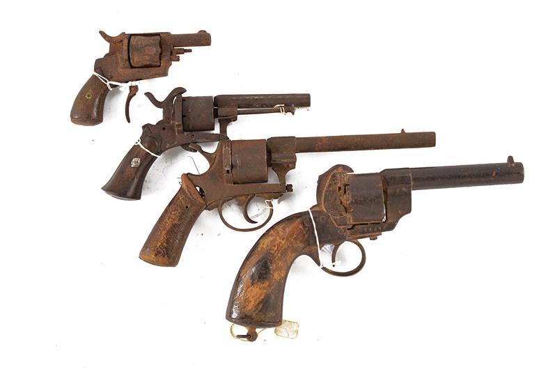 Lotto di quattro revolver difettosi 