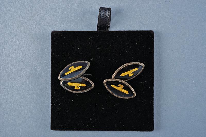 Gemelli in argento per un membro del PNF