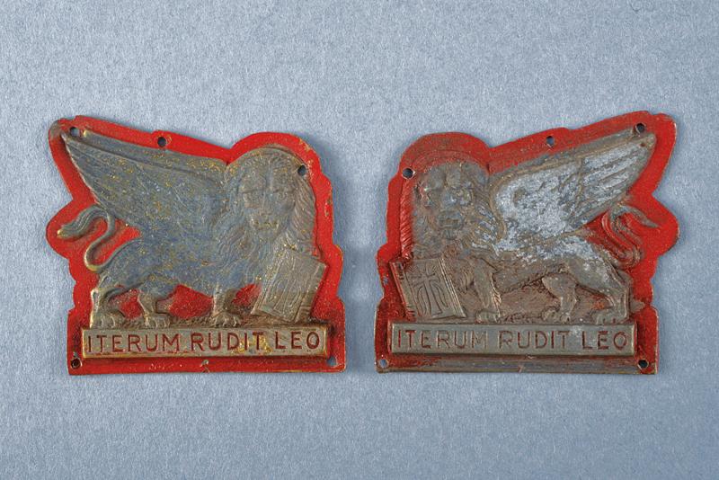 Paio di leoni per mostrine della X MAS e della San Marco