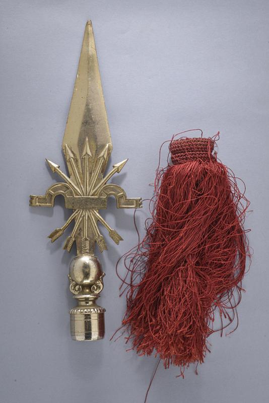 Puntale di bandiera con i simboli della Falange della Guardia del Caudillo