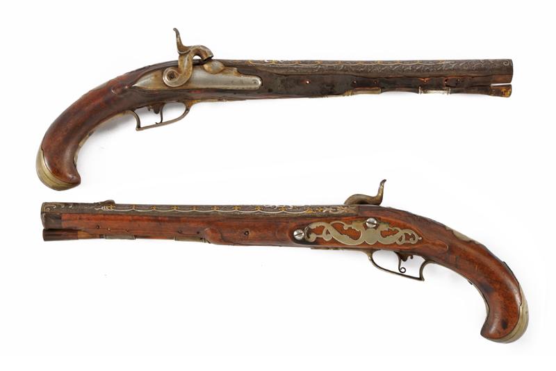 Paio di pistole ridotte a luminello con canne turche