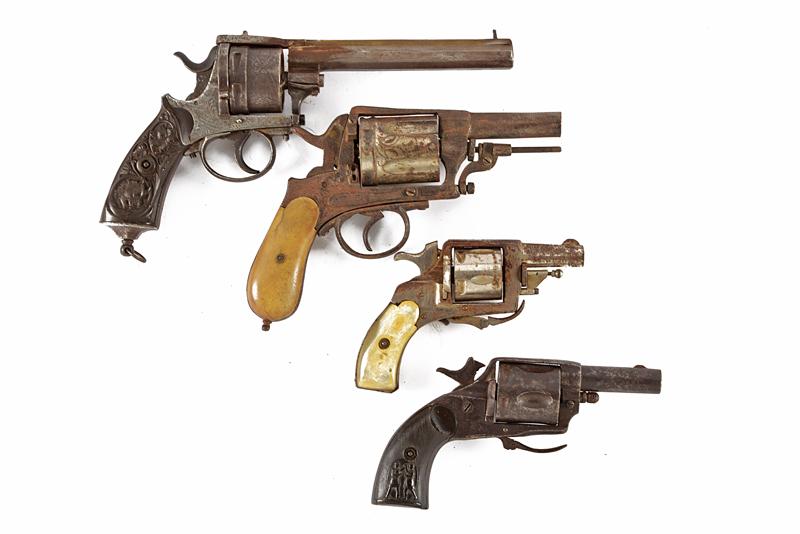 Lotto di quattro revolver a percussione centrale