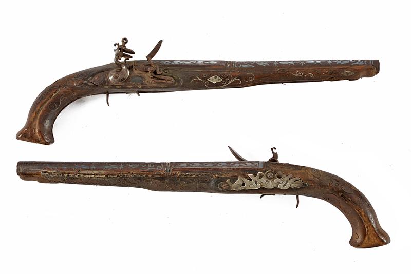 Resti di un paio di pistole a pietra focaia