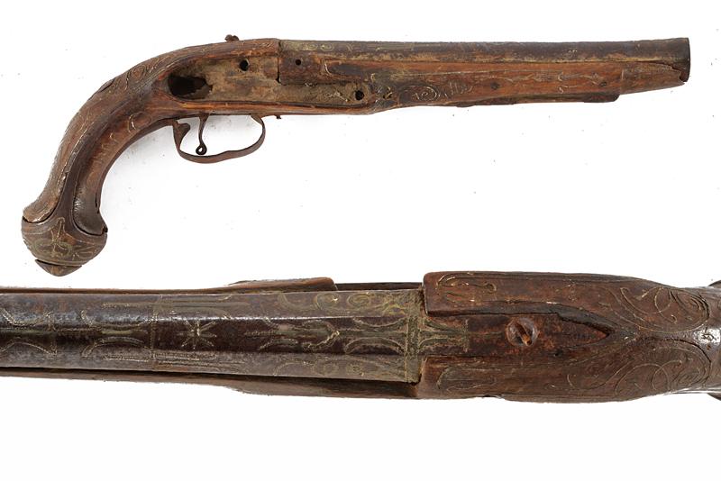 Pistola incompleta a pietra focaia