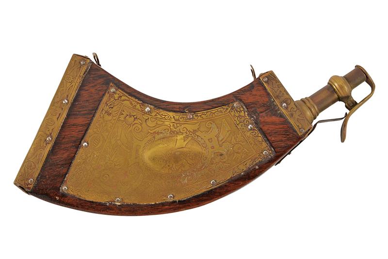 Bella fiasca da polvere in stile del XVII secolo