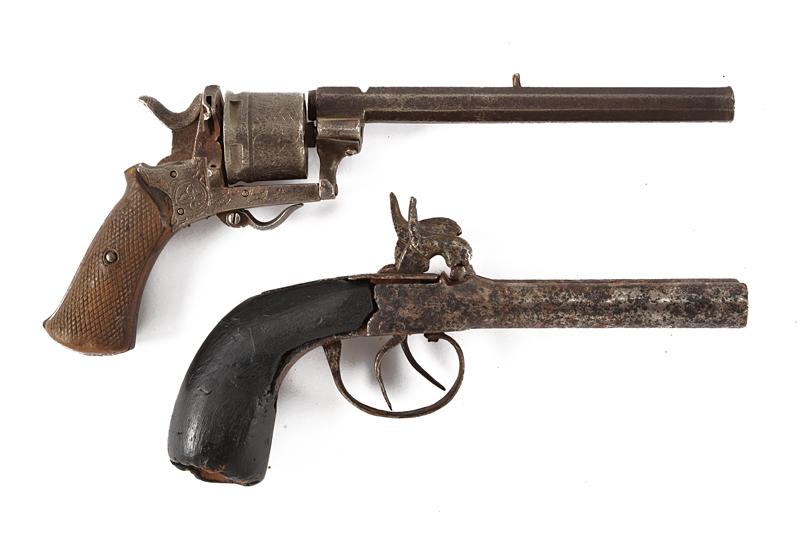 Lotto di un revolver a spillo e una pistola a due canne a luminello