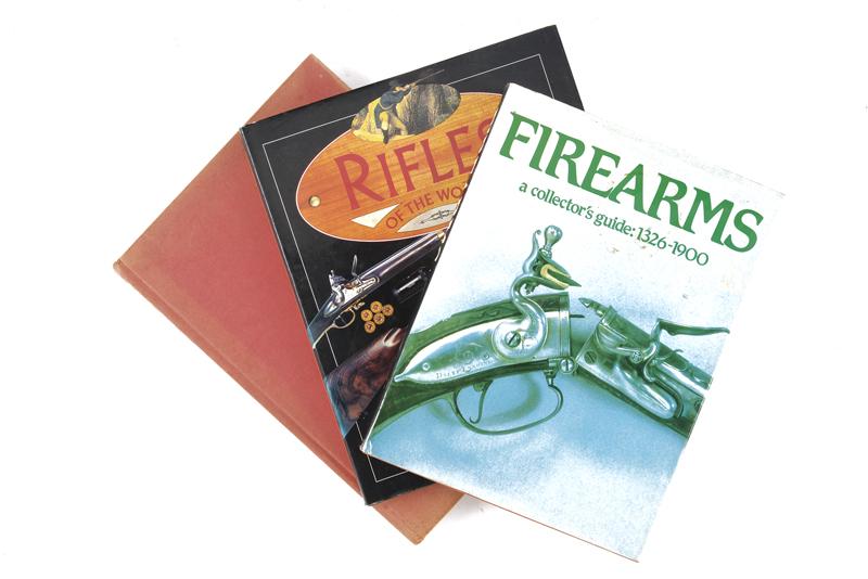 Lotto di tre libri su armi da fuoco
