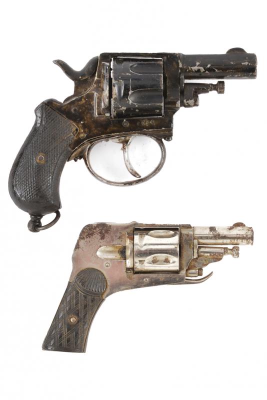 Lotto di due revolver a percussione centrale