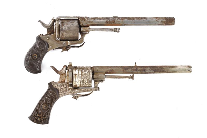 Lotto di due revolver a percussione centrale