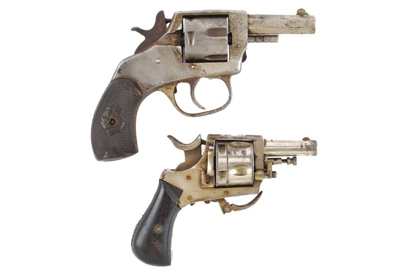 Lotto di due revolver tipo bulldog a percussione centrale