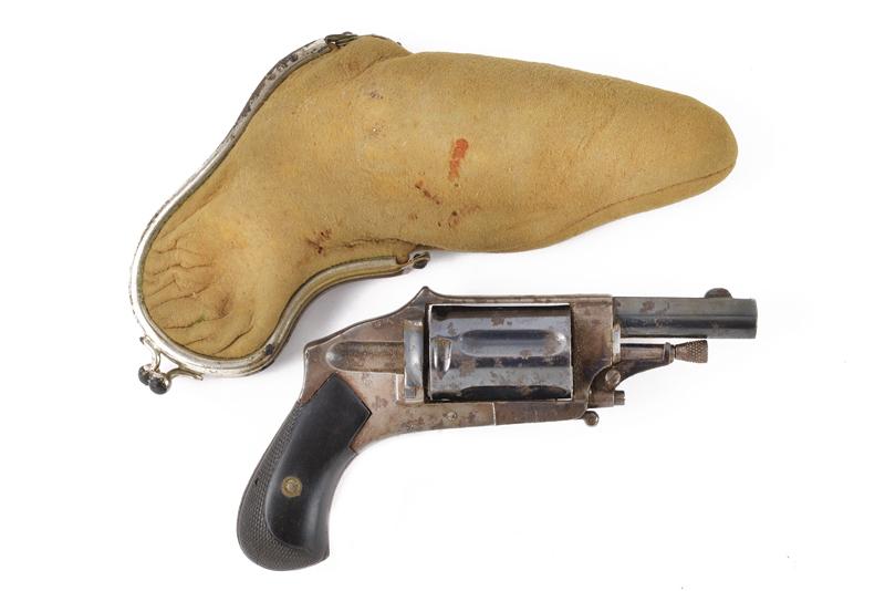 Piccolo revolver tipo velodog a percussione centrale