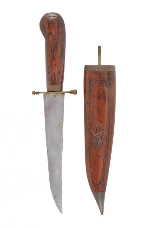 Coltello con fodero