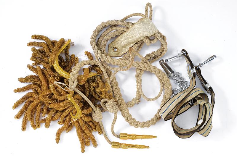 Lotto di accessori da uniforme