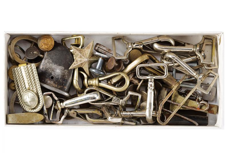 Lotto di pezzi di ricambio per spade e uniformi