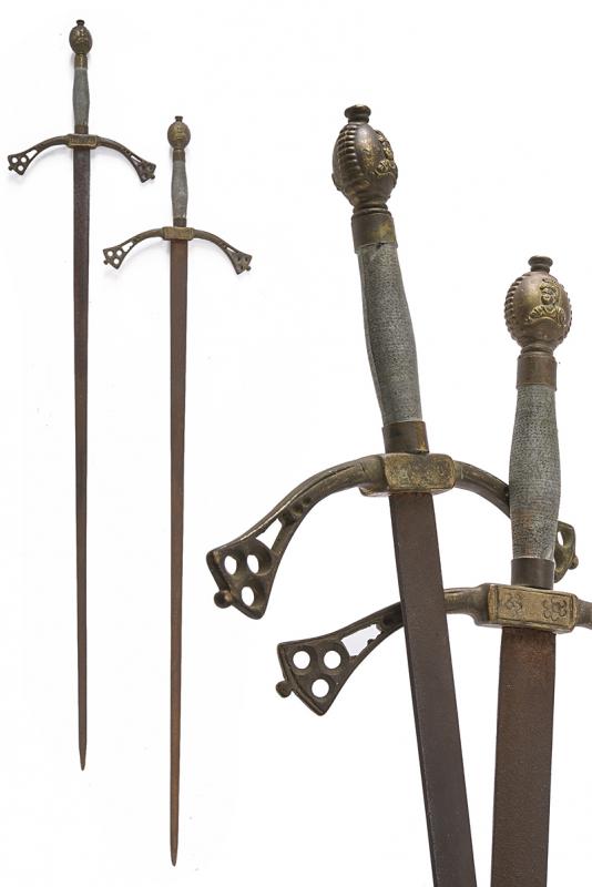 Paio di spade decorative