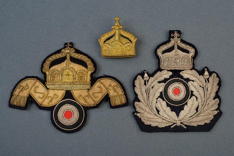 Due fregi ricamati della marina imperiale