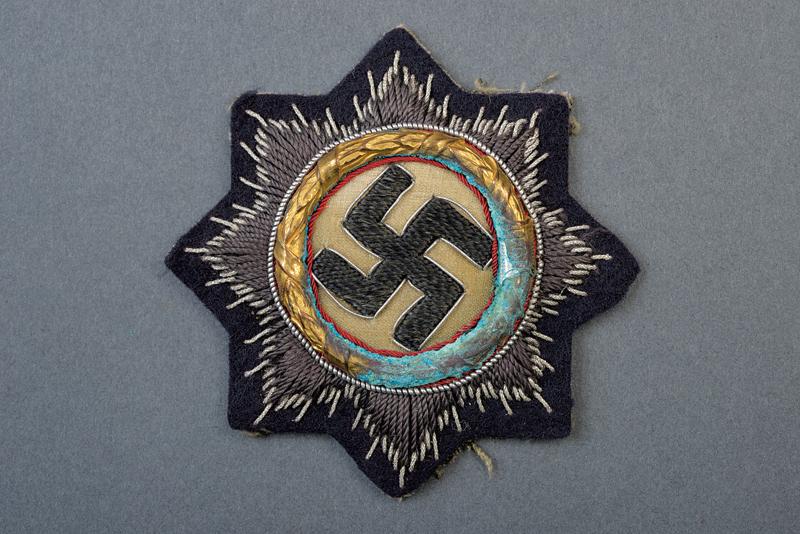 Deutsches Kreuz in oro cucito