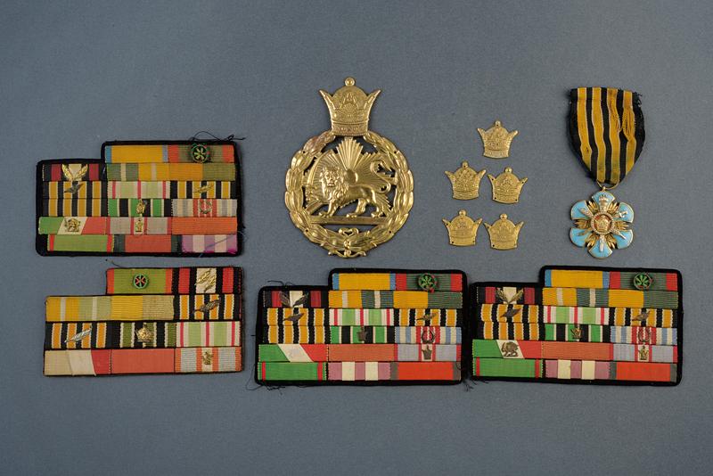 Lotto di barrette ed un ordine di un alto membro della polizia epoca Mohammad Reza Pahlavi 