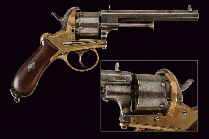 Raro revolver Lefaucheux con castello in ottone