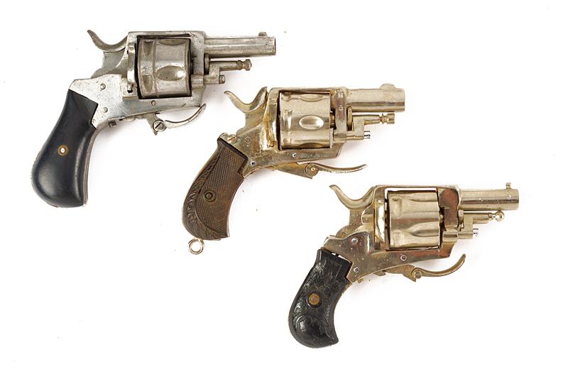 Lotto di tre revolver a percussione centrale