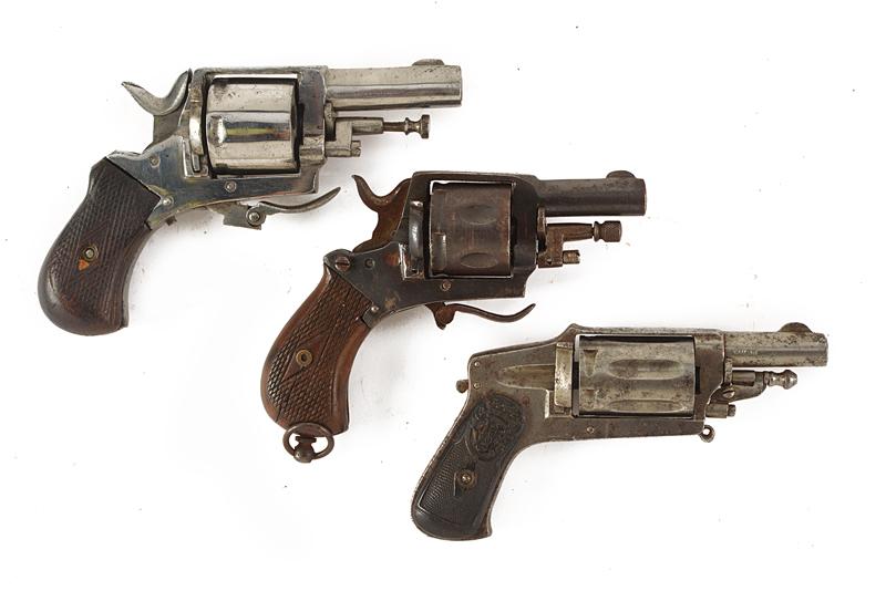 Lotto di tre revolver a percussione centrale