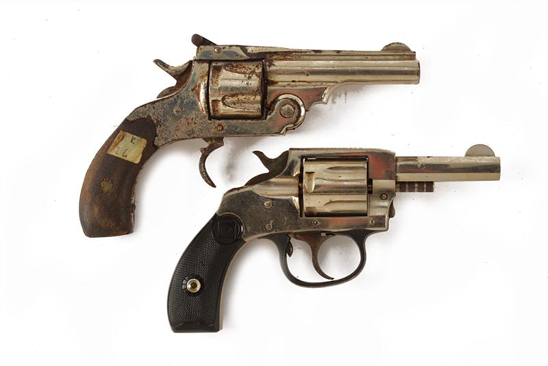 Lotto di due revolver a percussione centrale