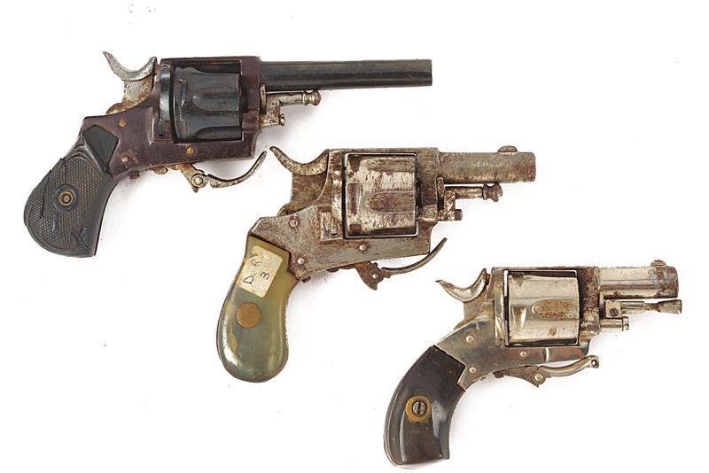 Lotto di tre revolver a percussione centrale