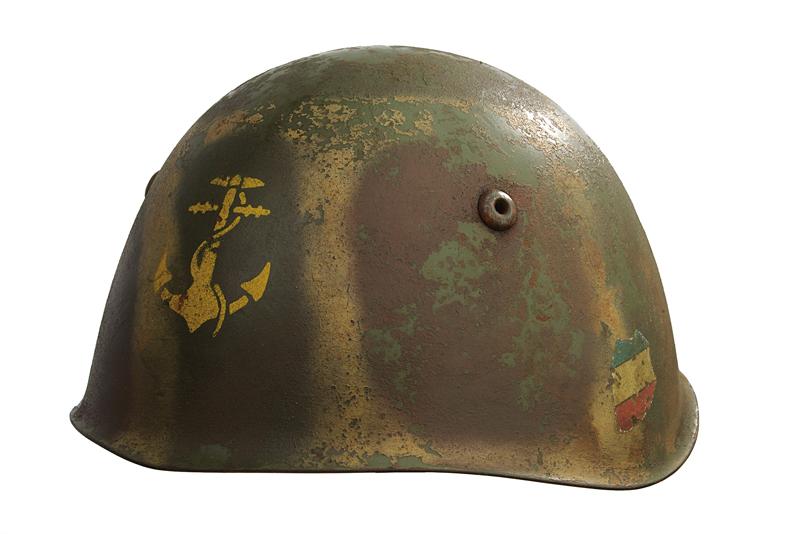 Elmetto Mod. 1933 con fregio della Marina repubblicana