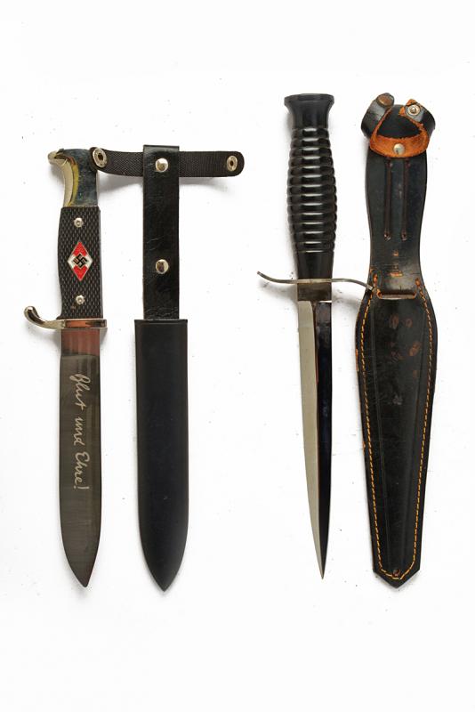 Lotto di un pugnale e un coltello