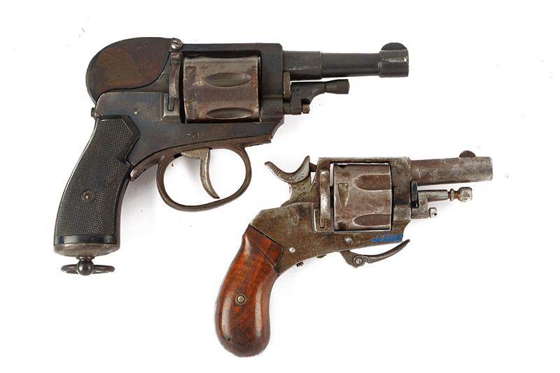 Lotto di due revolver a percussione centrale