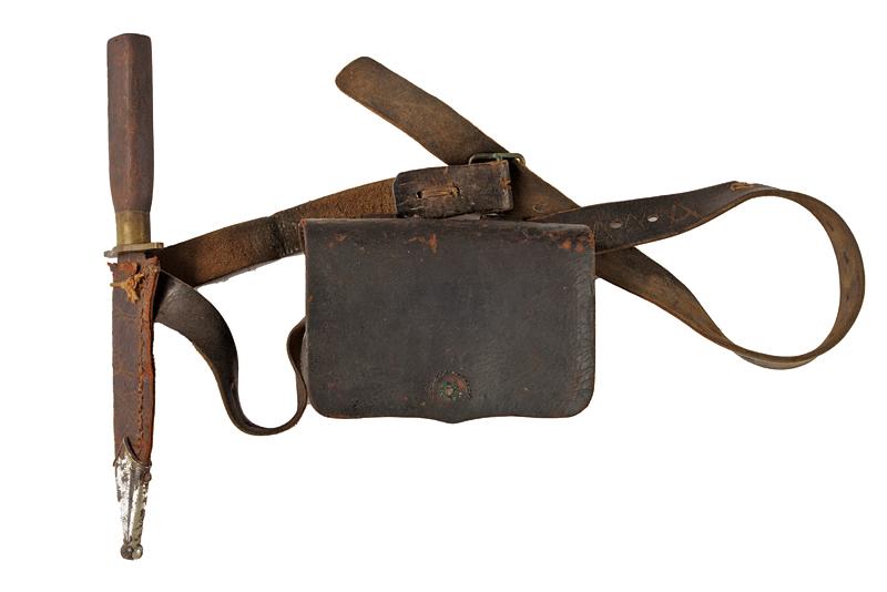 Cintura da soldato con coltello