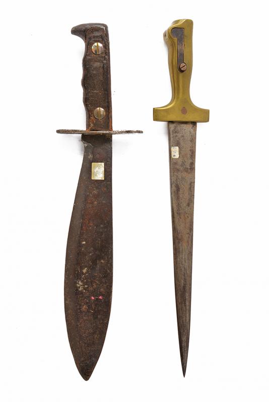 Lotto di una baionetta e di un coltello Bolo