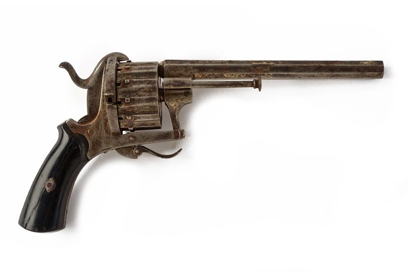 Revolver a spillo a dodici colpi