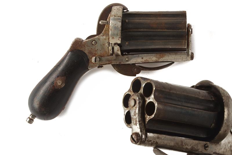 Pepperbox revolver a spillo