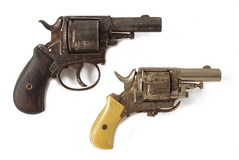 Lotto di due revolver tipo Bulldog a percussione centrale