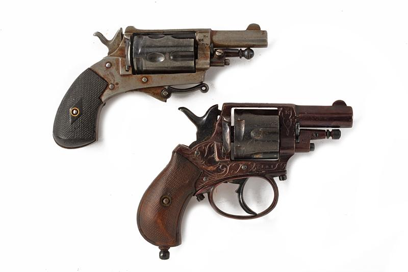 Lotto di due revolver a percussione centrale, uno marcato Lincoln