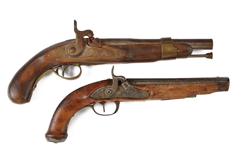 Lotto di una pistola a luminello e una replica