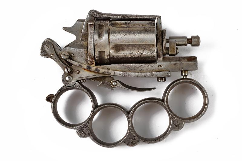 Raro revolver tipo "Apache" a percussione centrale