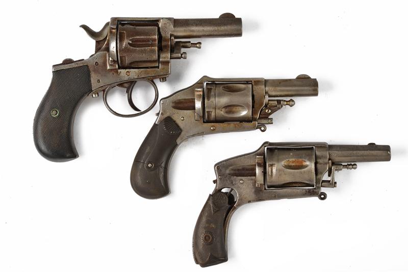 Lotto di tre revolver a percussione centrale