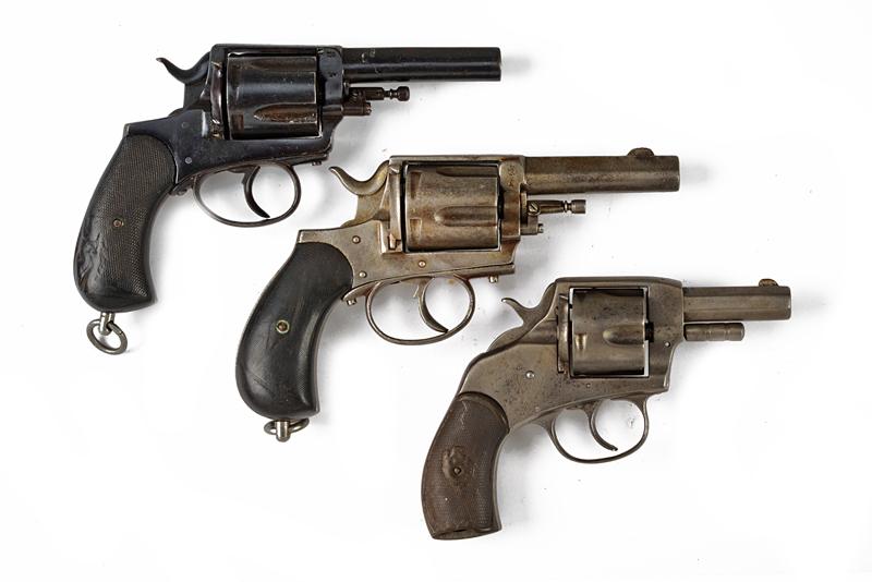 Lotto di tre revolver a percussione centrale