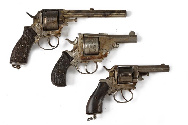 Lotto di tre revolver a percussione centrale